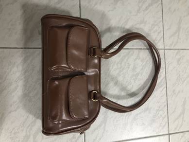 Sling bag brown