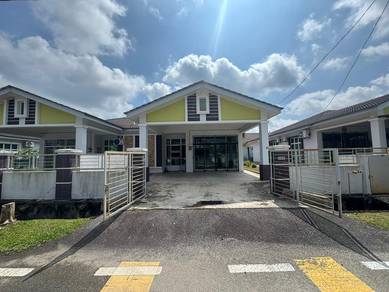 Semi-Detached House For Sale in Gemencheh,NSN