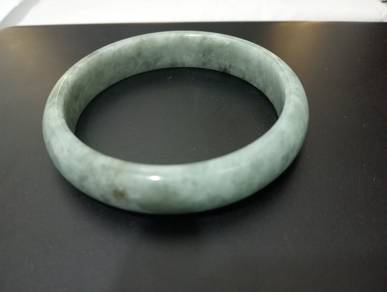jade bracelet in pristine condition 