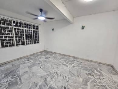 Apartment For Sale in Goodyear Court 8