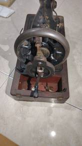 sewing machine 