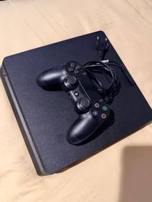 Playstation 4 slim