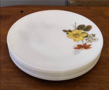 Pyrex Autumn Glory dinner plate 6