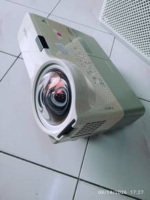 Epson PowerLite 410W (Model H330A) LCD projector, 