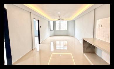 Apartment For Sale in Rampai Court