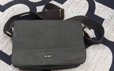 Sling bag kickers