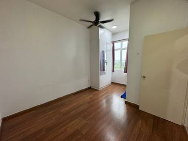 Condominium For Rent in Nusa Heights