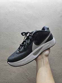 Nike Basketball Shoe - Freak 6