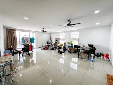 Condominium For Sale in Suasana Lumayan