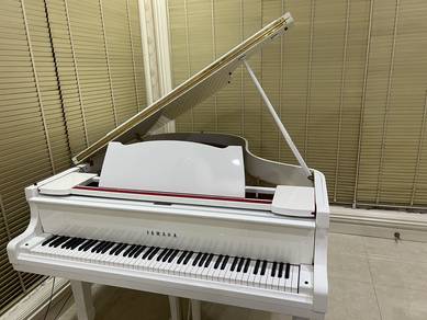 YAMAHA G2 White Grand Piano
