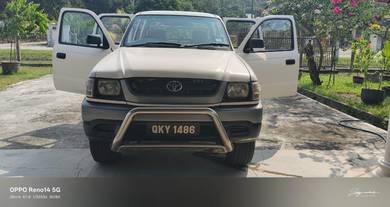 Toyota Hilux in Gemas, NSN