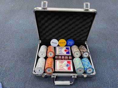 200Pcs Poker Chips Set Casino Playing Cards Dice