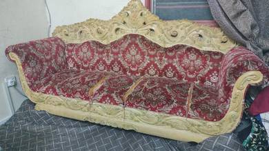 Sofa berukir