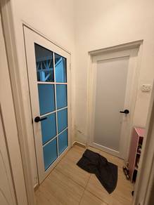 Aluminium swing door