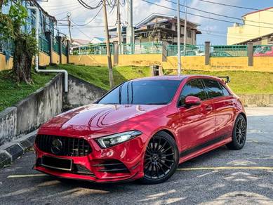 Mercedes Benz A250 250 AMG LINE in Desa Petaling, KUL