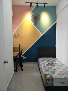 Room in Kota Kemuning, SGR