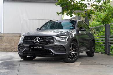 Mercedes Benz GLC300 300 4MATIC AMG LINE in Sri Hartamas, KUL