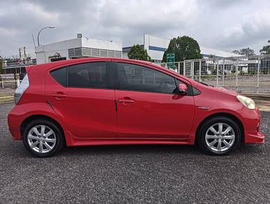 2013 Toyota Prius c (HYBRID)