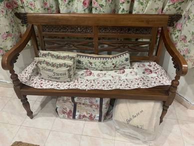 Kerusi kayu jati