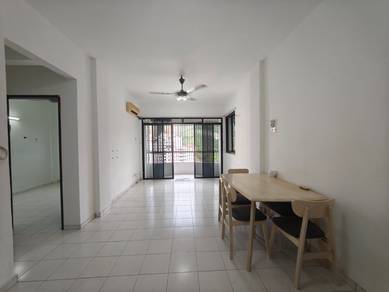Condominium For Sale in Greenlane Heights