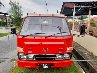 Daihatsu tipper (3 tan)