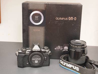 Olympus OM-D E-M5 Mark II Mirrorless Camera 