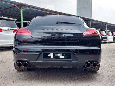 Porsche Panamera 4S in Gombak, SGR