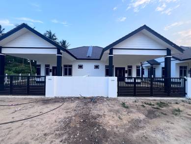 Semi-Detached House For Sale in Kijal,TRG