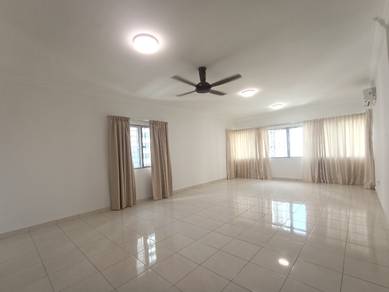 Condominium For Sale in Koi Kinrara
