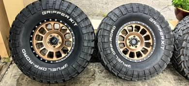 Jeep wrangler alloy wheels and tires