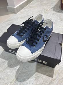 Kasut converse ingin dilepaskan