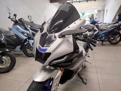 Yamaha R15