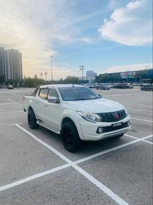 Mitsubishi Triton VGT A/T PREMIUM in Puncak Alam, SGR