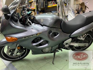 Suzuki GSR-750