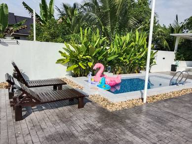 Kerusi Kayu Kolam