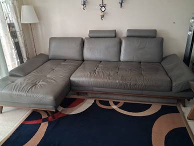 Italian Full Leather Hall Set c/w ori. wooden base