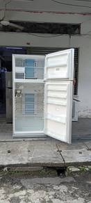 Refrigerator Toshiba fridge peti ais ice maker