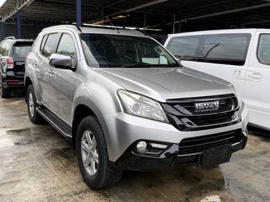 Isuzu MU-X 4x2 in Permas Jaya, JHR