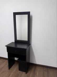 almari solek/ make up