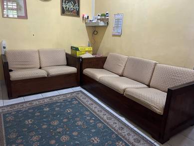 set meja makan dan sofa