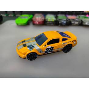 Hotwheels Yellow 07 Ford Mustang Shelby GT500
