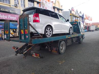 Towing car carrier