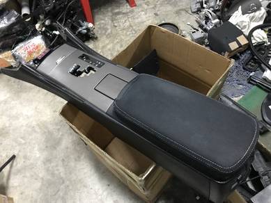 No 14-9-2 Lexus Is250 Gse20 NFL Console Box Jpn