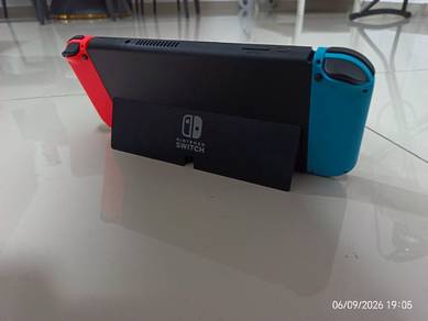 Nintendo Switch Oled + 2 games + 12 in 1 Sport kit