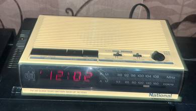 Vintage National radio clock