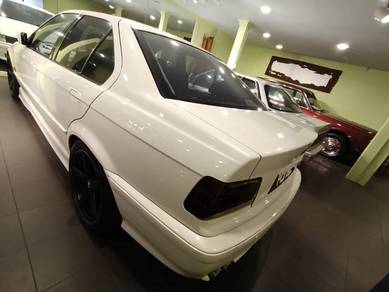 BMW 325i 25i in Georgetown, PNG