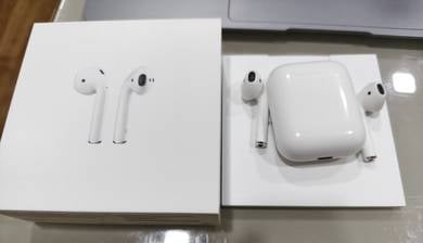 Original Apple AirPods 2nd Gen (With Box / Right E