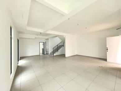 Semi-Detached House For Sale in Cheng,MLK