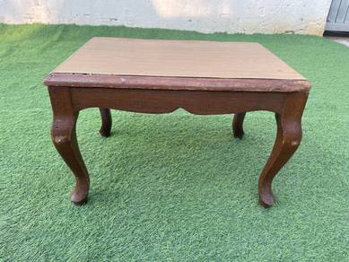 YE68J Meja Kopi Tepi Klasik Classic Coffee Table
