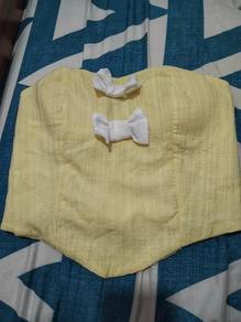 Sleeve less top with shorts jeans 
